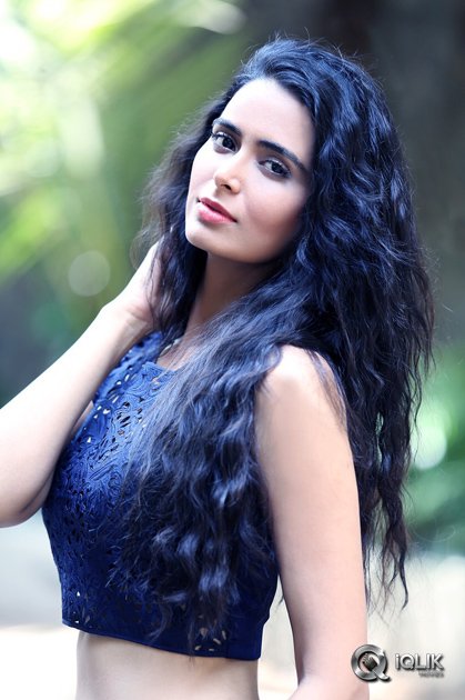 Meenakshi-Dixit